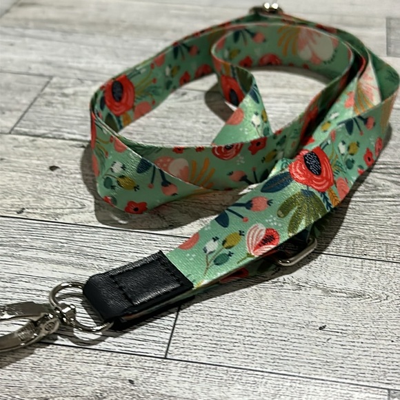 Handmade floral lariat ID office career holder - Picture 2 of 3